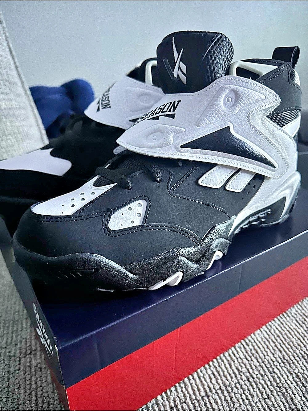 Reebok Preseason 94 Black & White US 8.5 NWT